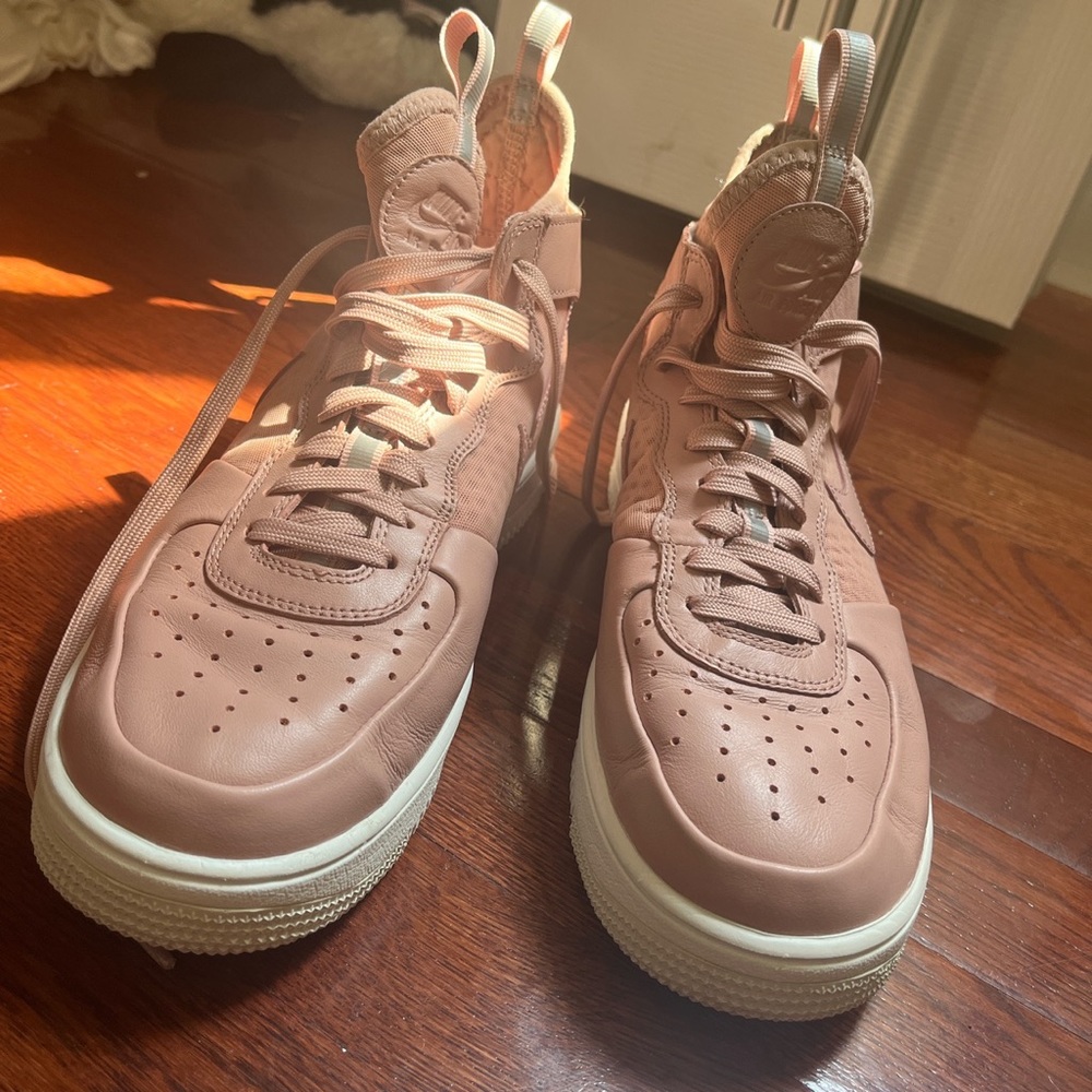 Mauve high top Nike AF1’s